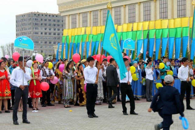 День единства народа Казахстана шымкентцы отметили многонациональным парадом