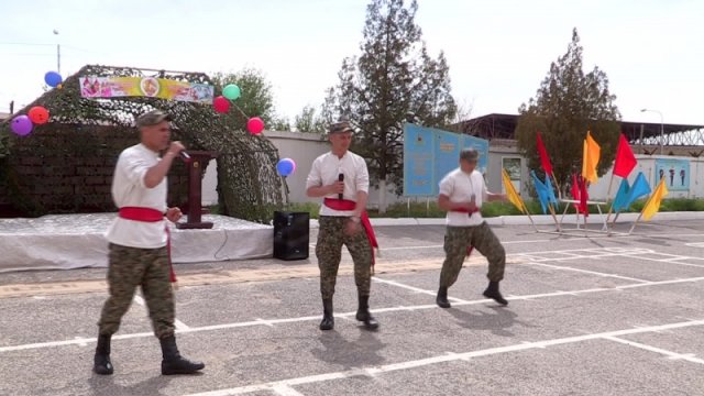 Первомайский праздник хлебом-солью встречали в военной части № 6506