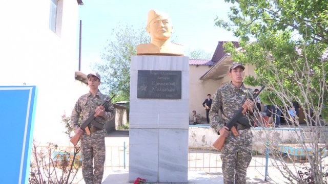 Памятник Ережепбаю Молдабаеву