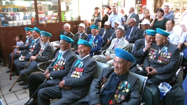 Из Шымкента ветераны уезжают на торжества ко Дню Победы в Астану