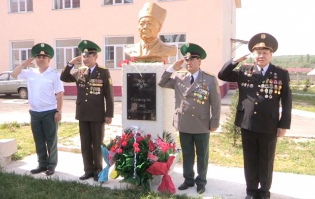 В Толебийском районе установили памятник ветерану ВОВ Саипу Сыдыкову
