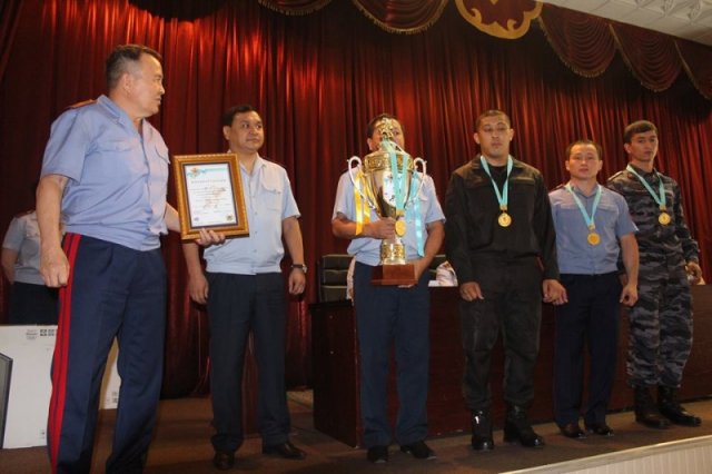 Глава ДВД наградил чемпионов-полицейских по қазақ күресі