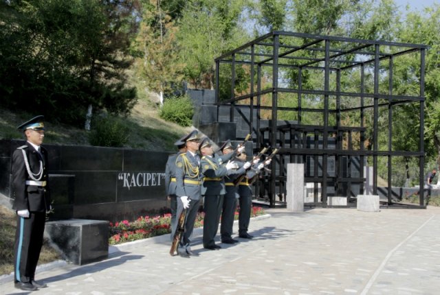 В Шымкенте почтили память жертв политических репрессий