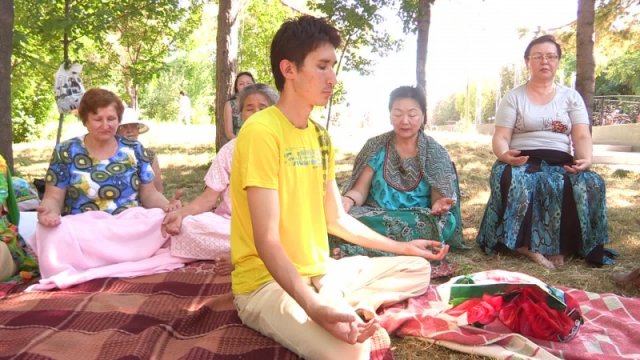 Международный день йоги отметили в Шымкенте