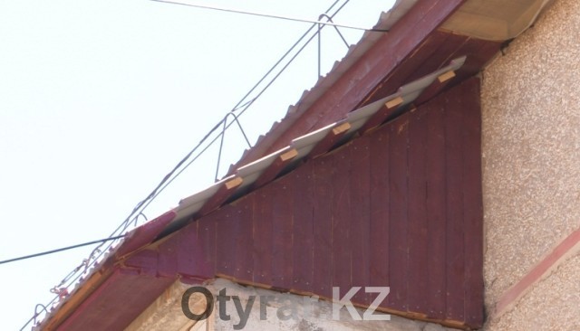 Старую крышу полностью заменили, покрыли новой металлочерепицей