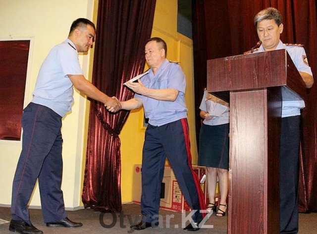 За мужество и героизм в Шымкенте наградили полицейских