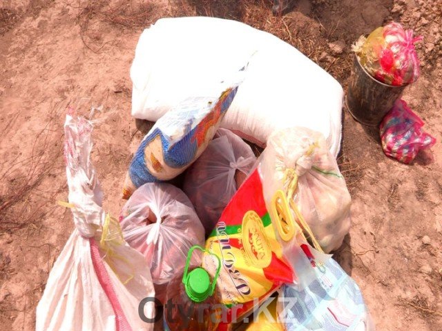В Шымкенте погорельцам из микрорайона "Достык" помогли продуктами