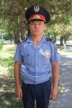В Шымкенте полицейский спас тонущего человека