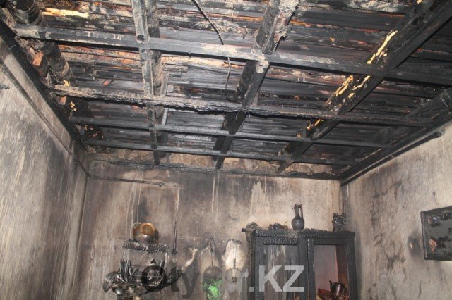 В Шымкенте при пожаре в доме пострадала вся семья