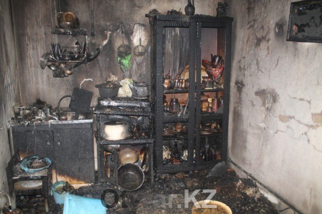 В Шымкенте при пожаре в доме пострадала вся семья