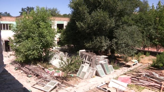 В Шымкенте с переменным успехом идет ремонт учреждений образования