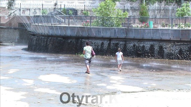 Почему не наполняют воду в озере на верхнем рынке Шымкента