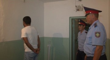 Полицейские задержали трех подозреваемых в разбойном нападении на почту в Шардаре