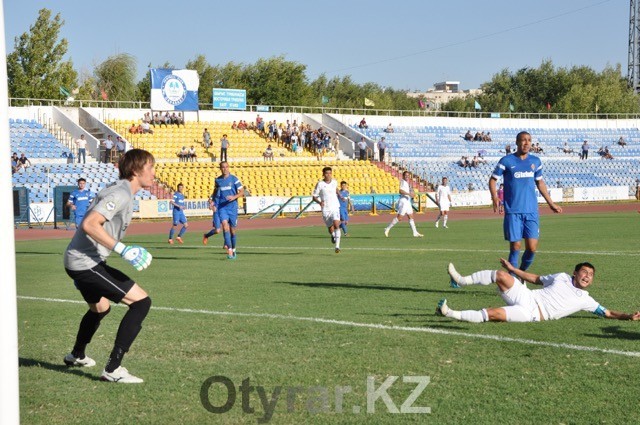 Матч Ордабасы - Кайрат в Шымкенте. Футбол