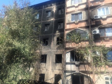 В Шымкенте от пожара пострадали сразу пять этажей многоэтажного дома