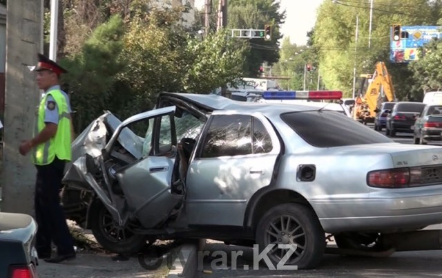В утренней аварии погиб водитель одной из автомашин
