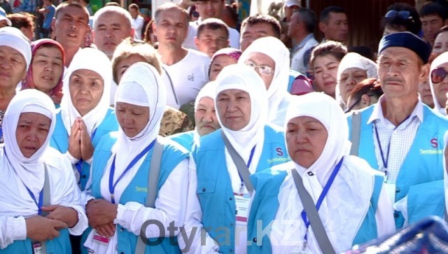 Жители Южного Казахстана отправились в священный хадж