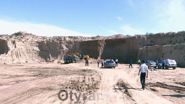В Шымкенте была пресечена незаконная добыча песка