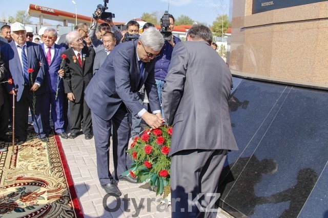 В Шымкенте открыли новый памятник казахским батырам