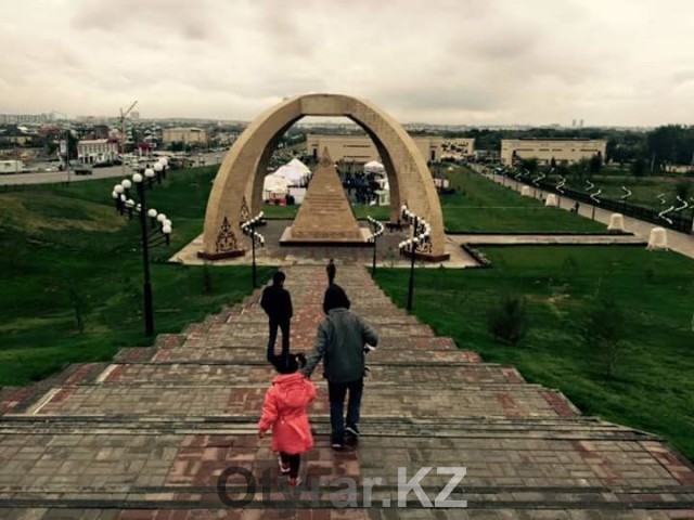 Этно-исторический комплекс «Қазына». Монумент к 500-летию казахского ханства. Площадь Наурыз