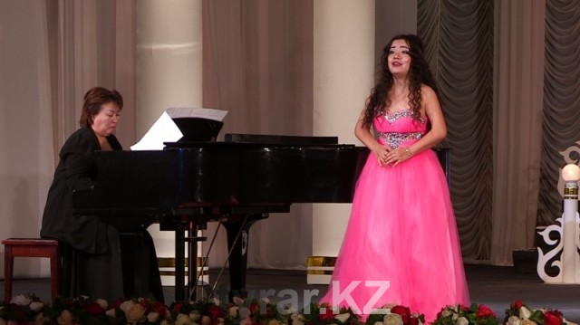 В Шымкенте проходит конкурс "Казахская романсиада"
