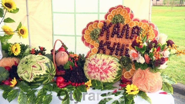 В Шымкенте отпраздновали День города. Композиции из овощей. Золотая осень