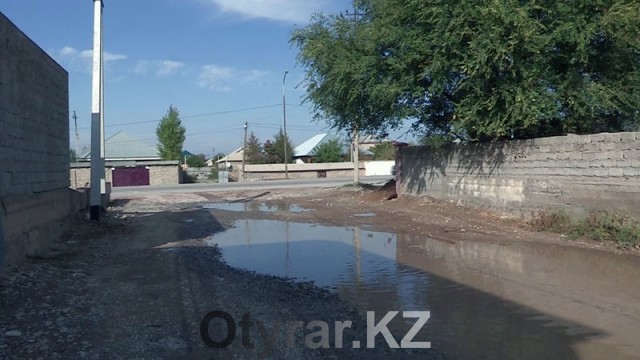 Разбитые дороги и строительные базары портят вид нового центра Шымкента