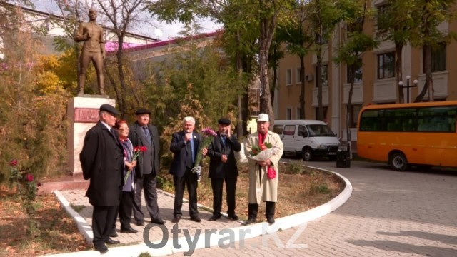Митинг у памятника Гани Муратбаеву.