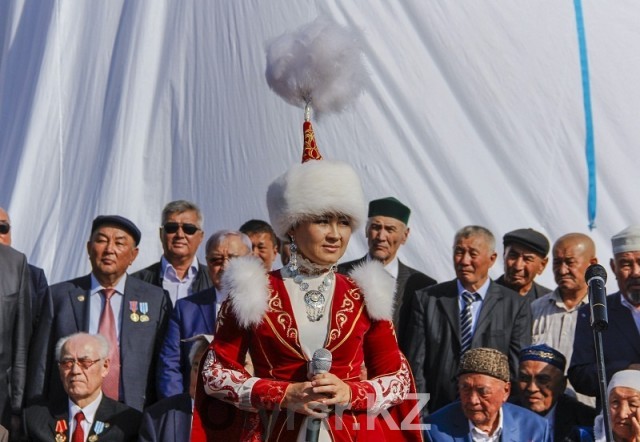 В Шымкенте открыли новый памятник казахским батырам