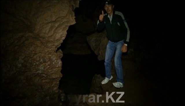 Внутри пещеры - вода