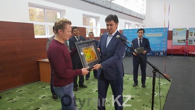 Олимпийский чемпион Александр Винокуров уже в Шымкенте