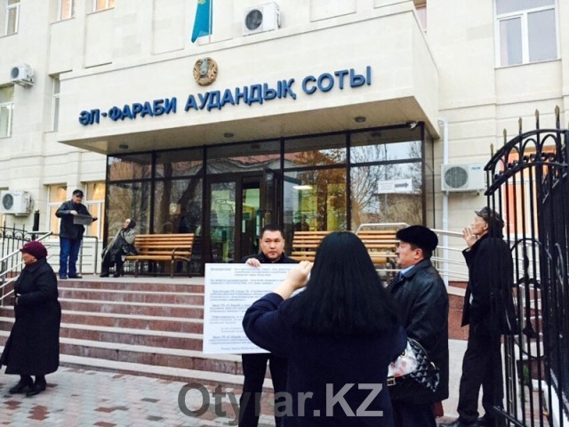 Экс-капитан полиции Сакен Курамысов требует присутствия на суде начальника ДВД ЮКО