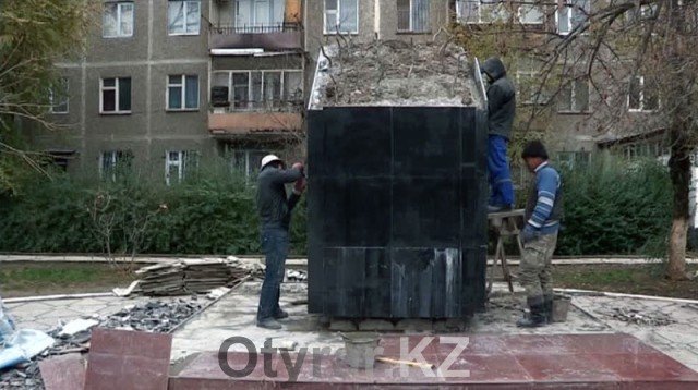 В Шымкенте идет реконструкция памятника чернобыльцам