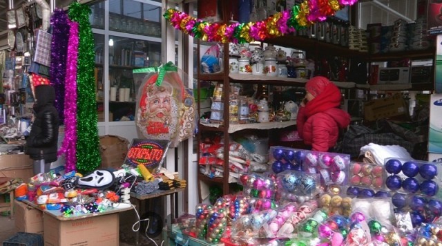 В Шымкенте заработали ярмарки новогодних товаров