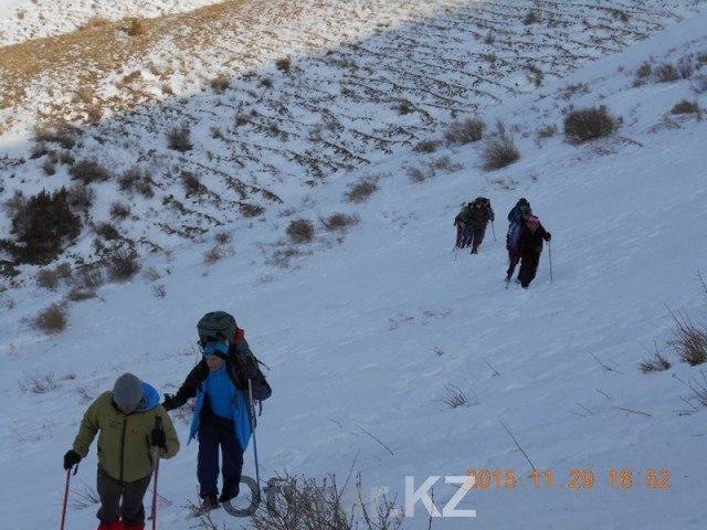Группу шымкентских туристов накрыла снежная лавина в горах ЮКО