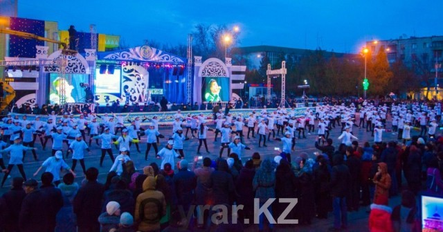 Шымкентская молодежь зажигала на концерте в честь Дня Независимости