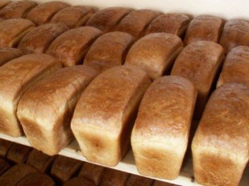 Предприниматель из Шымкента бесплатно раздал 200 буханок хлеба