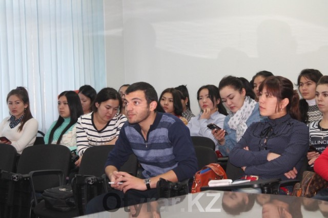 Студенты Шымкента познакомились с приложениями для бизнеса