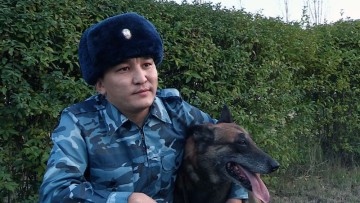 Кинологи ЮКО продемонстрировали навыки служебных собак на соревнованиях в Алматы