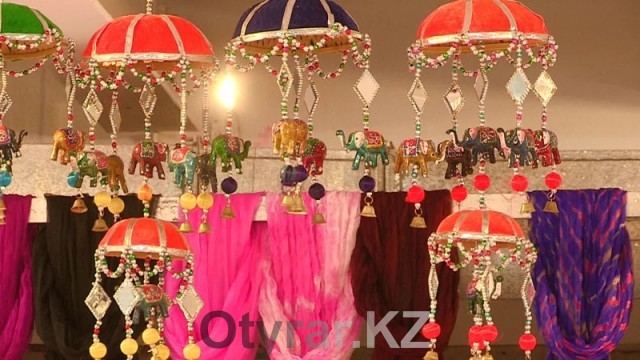 В ТД "Аль-Фараби" открылись сразу две выставки-продажи эксклюзивных товаров