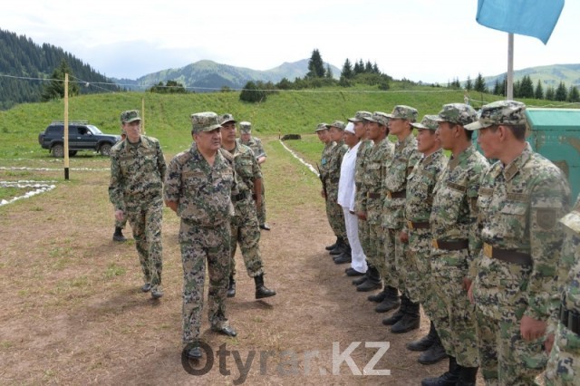 Глава погранслужбы Казахстана проинспектировал южные границы