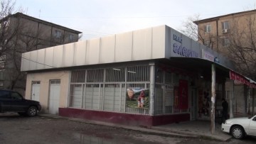 В Шымкенте задержаны трое парней, обокравших магазин