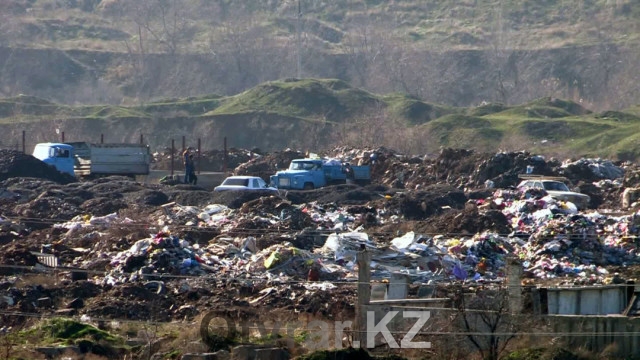 Несколько гектаров земли в Шымкенте незаконно превращены в мусорный полигон