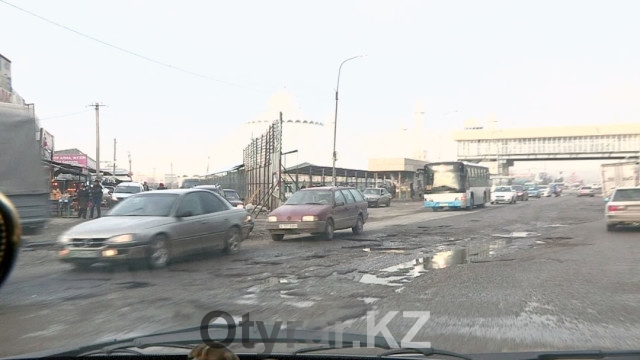 Кто ответит за разбитые автомобили на разбитых дорогах Шымкента