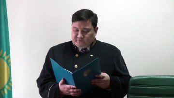 Абинур Карабаев, судья.