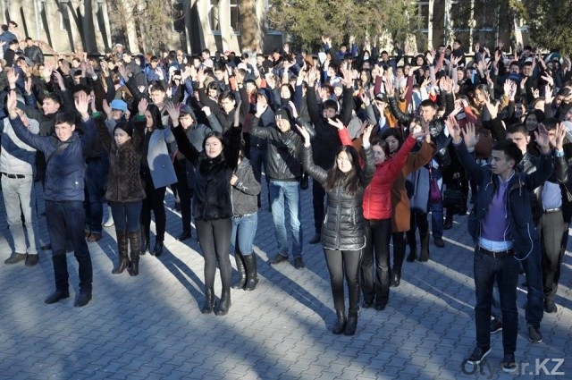 В ЮКО прошла массовая зарядка 30 тысяч студентов