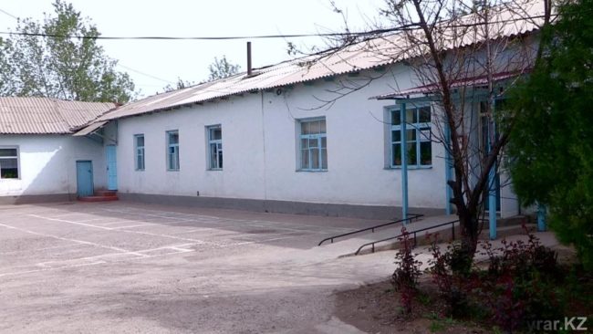 Пока школьники учатся в старом здании школы в три смены