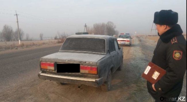 В Сарыагаше открыто ограбили автовладельца