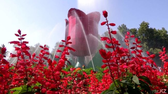фонтан "Тюльпан" в Шымкенте