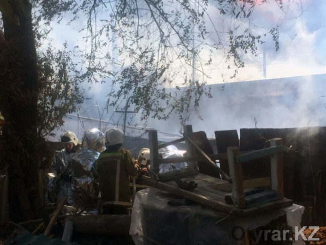 В Шымкенте в районе улицы Сеченова горел вагон со сжиженным газом